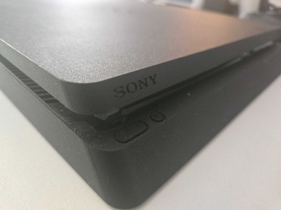 Sony Playstation 4. charge station and 4 gamepad and Need for Speed