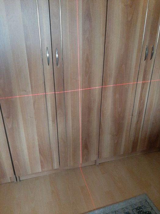 Laser în cruce  cu trepied