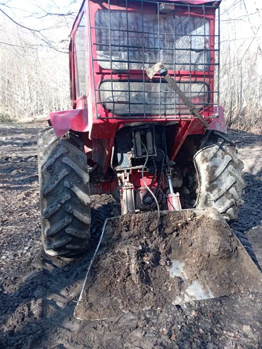 Vând tractor forestier