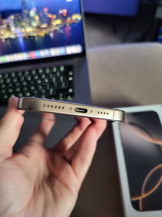Iphone 16 Pro Max Desert Titanium отличен