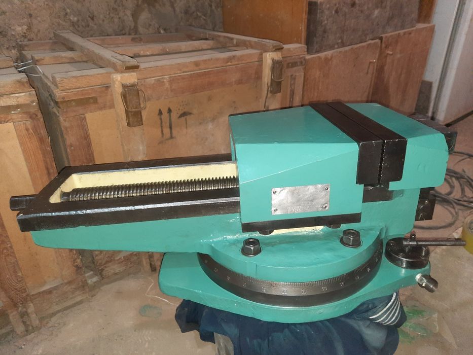 Тиски тиски тиски