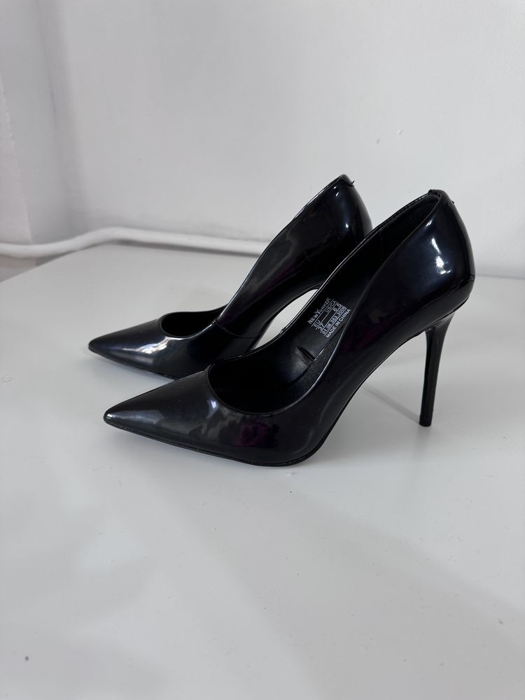 Pantofi negri new yorker