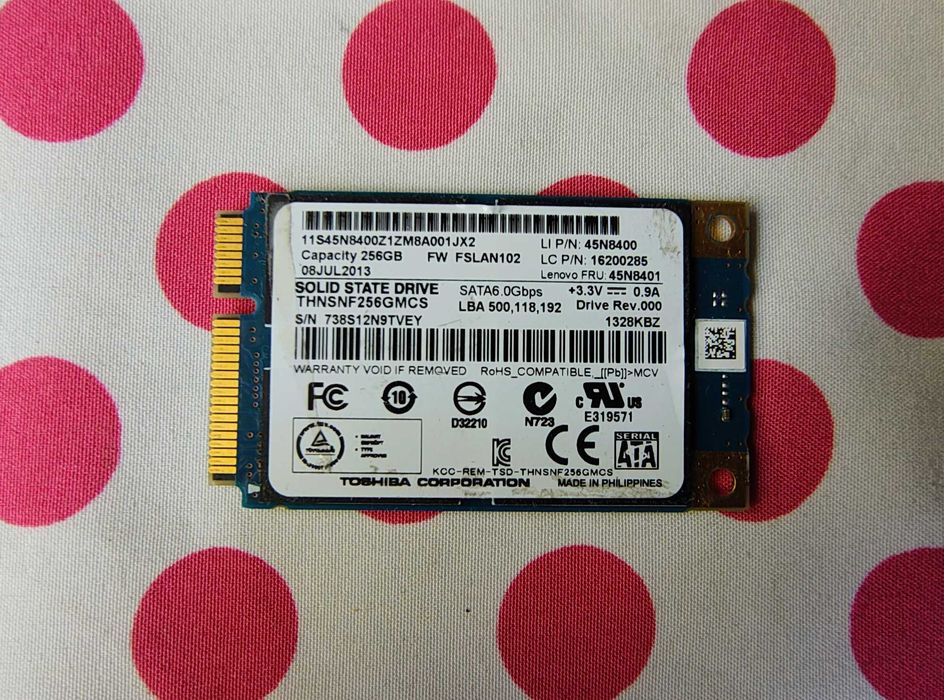 SSD Toshiba Thnsnf256gmcs 256 GB SATA-III mSATA.