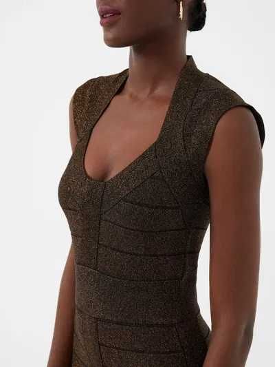 Бандажна рокля със златиста нишка