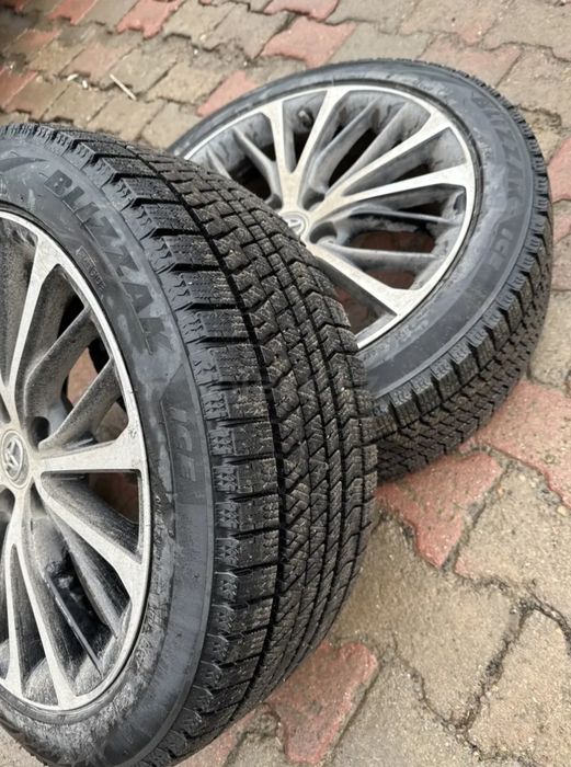 Зимные резины с дисками от Tayota camry 80