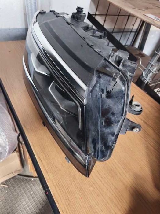 Far LED dreapta VW Tiguan cod: 5NB941082A