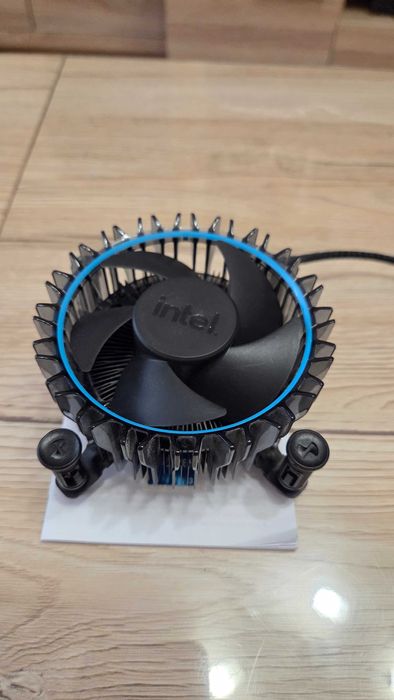 Процесор: Intel® Core™ i3 12100F