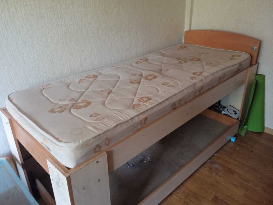 Кровать высокая одноместная