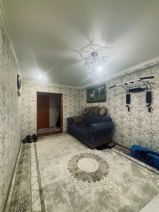 Продается 2-х комнатная не угловая квартира на первом этаже.