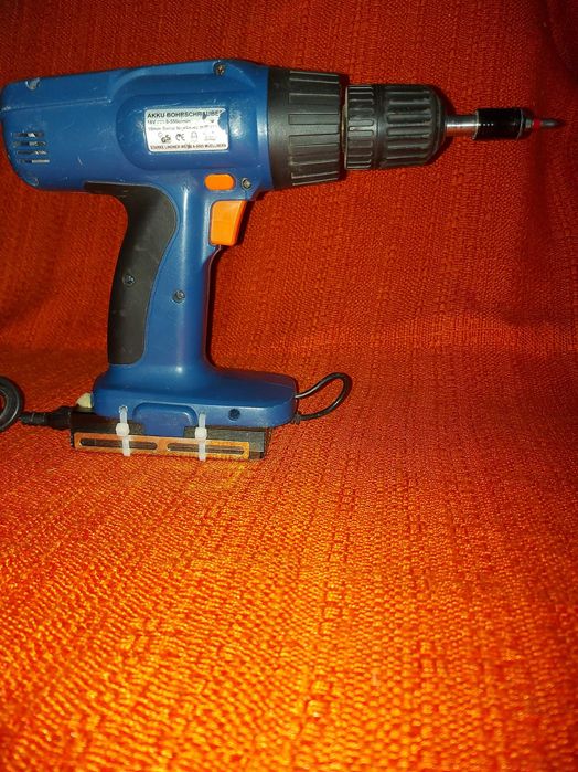 Bormasina --- Masina de gaurit si insurubat, 220 V