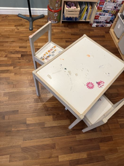 Masa Ikea pentru copii cu 2 scaune, pin