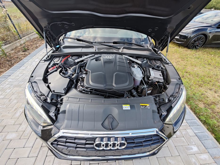 Audi A4 avariat ușor fata