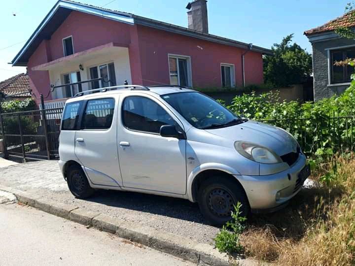 Части за Toyota yaris verso