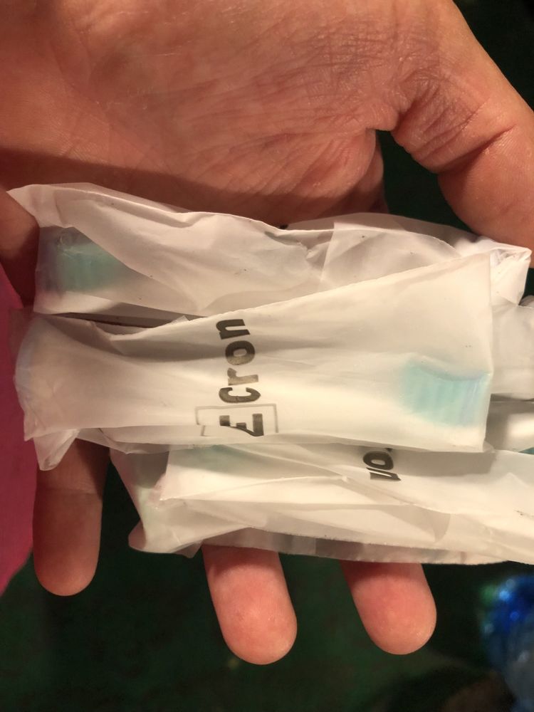 Philips sonicare електрически четки с накрайници подарък