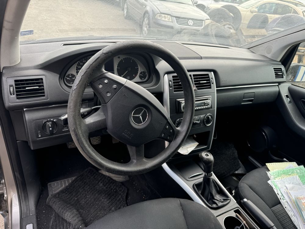 Mercedes-Benz B 180 цди на части.