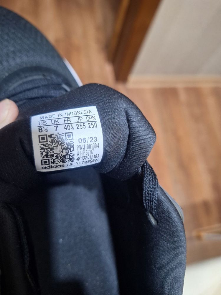 Продаются Кроссовки Adidas