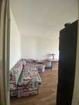 Închiriez apartament 2 camere – Piața Sud, etaj 3, mobilat complet.