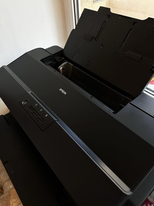 Продам принтер EPSON L1800 в отличном  состоянии