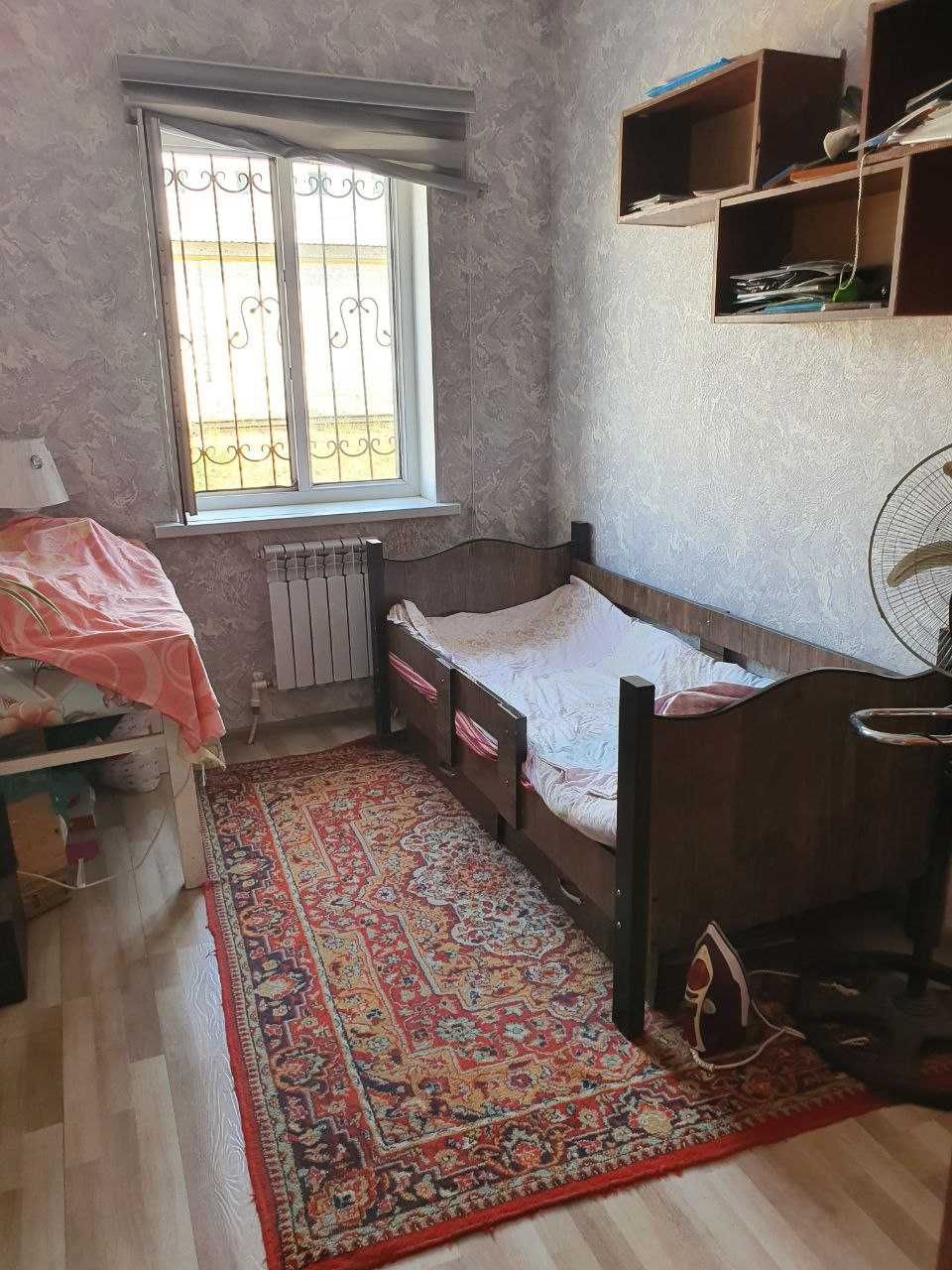 Срочно продаю свою квартиру на земле имеется небольшой участок.