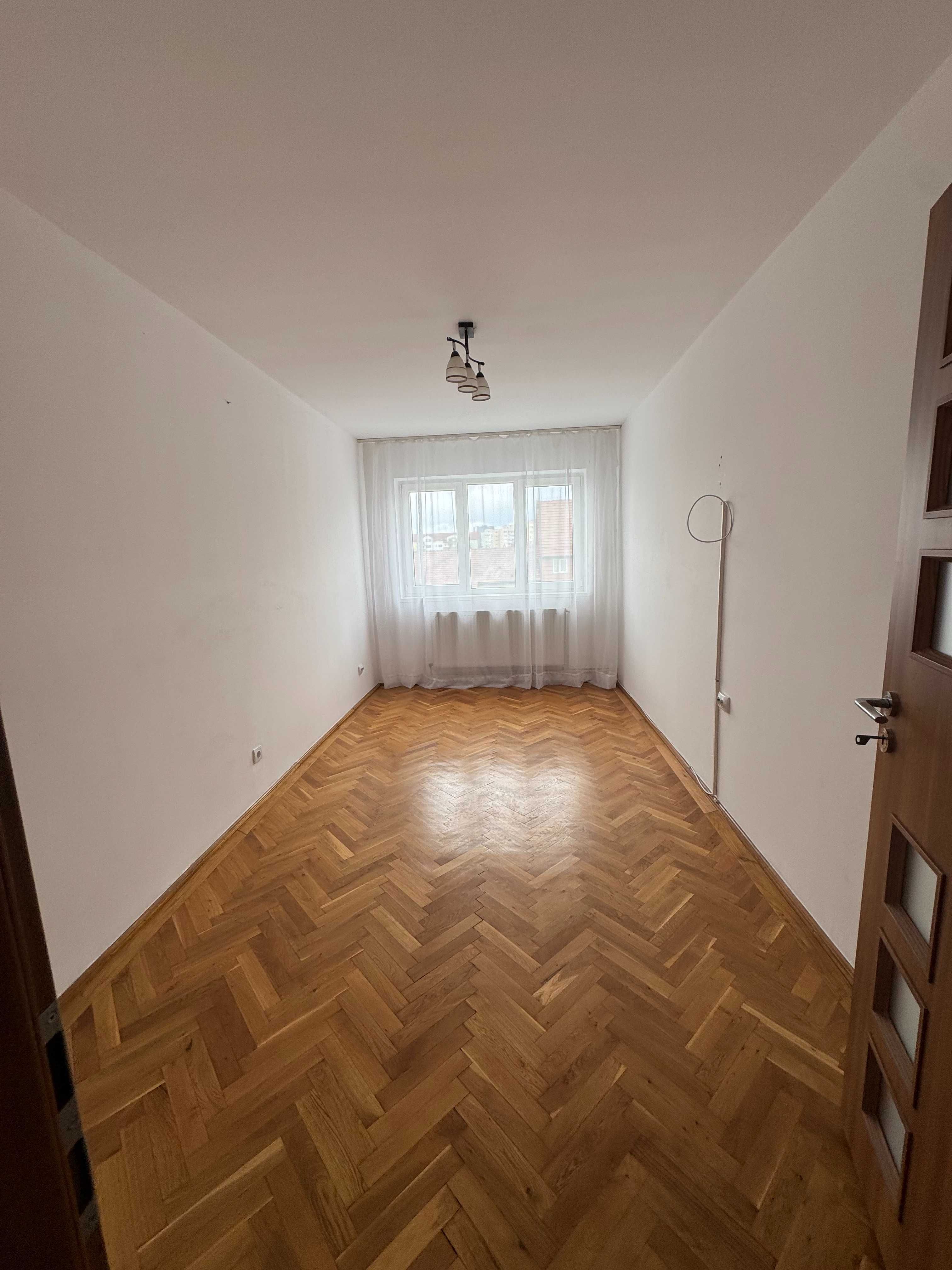 Vand apartament 3 camere Zona Mihai Viteazu Iorga