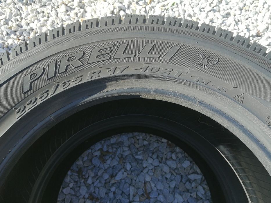 2 зимни гуми R17 225/65 Pirelli Scorpion Ice and Snow 102T M+S