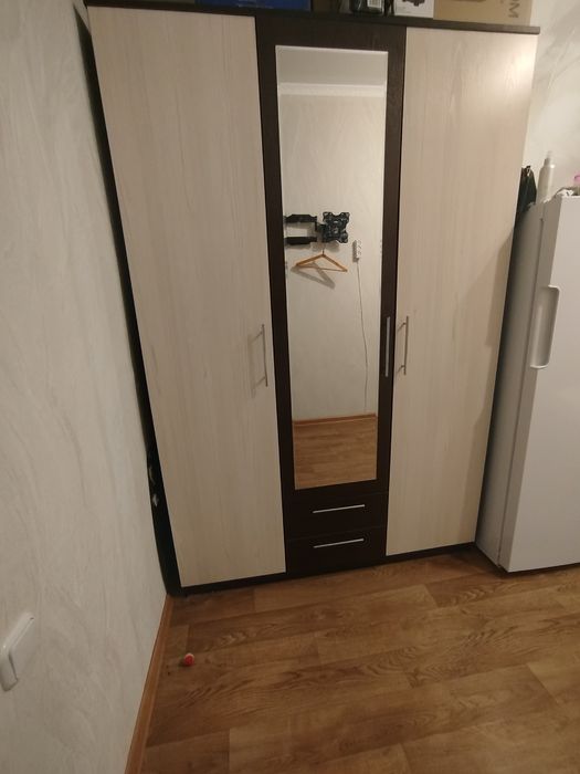 Шкаф трёхдверный