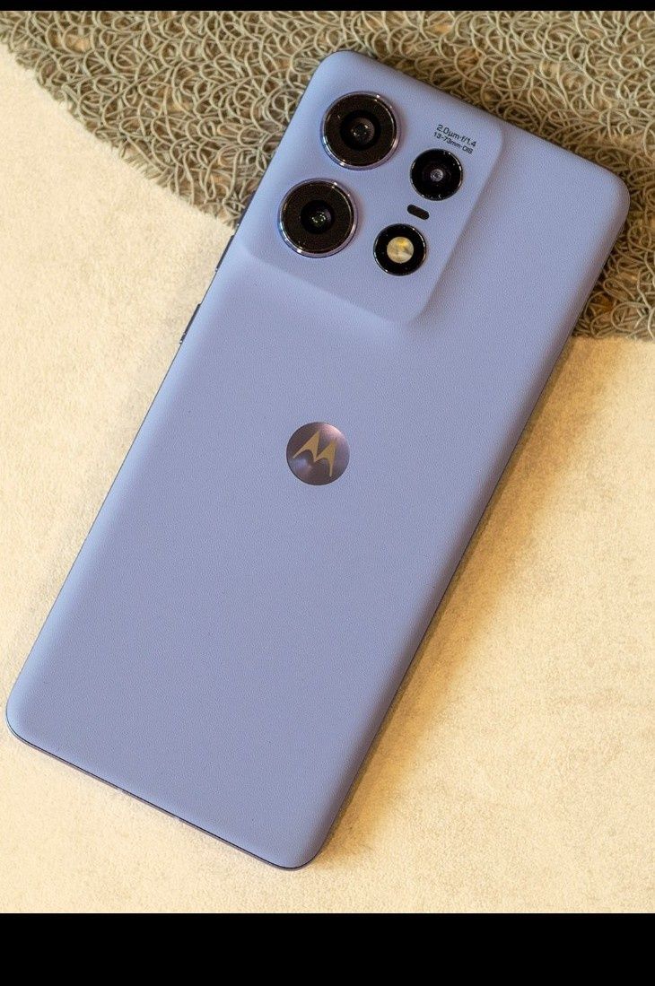 Продавам Motorola edge 50 Pro