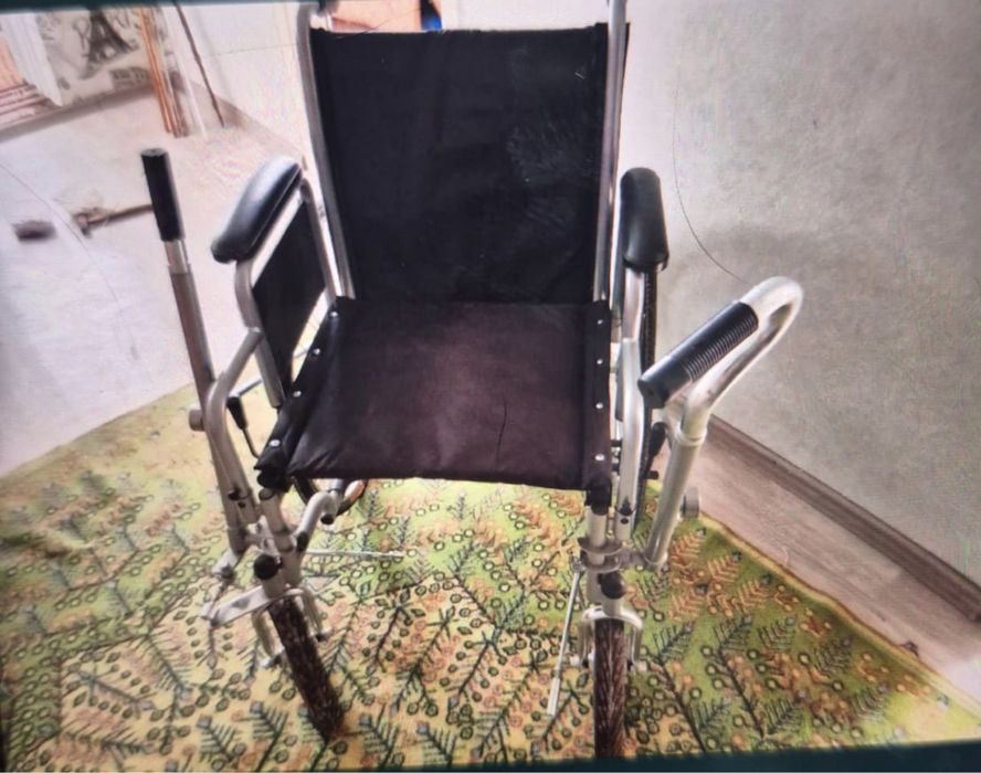 инвалидная коляска