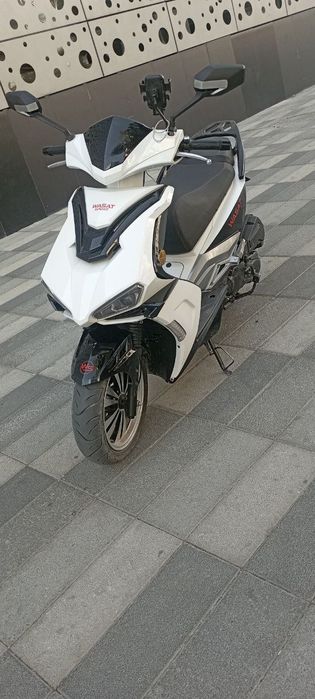 ITALIYA R2 motoskuter sotiladi.