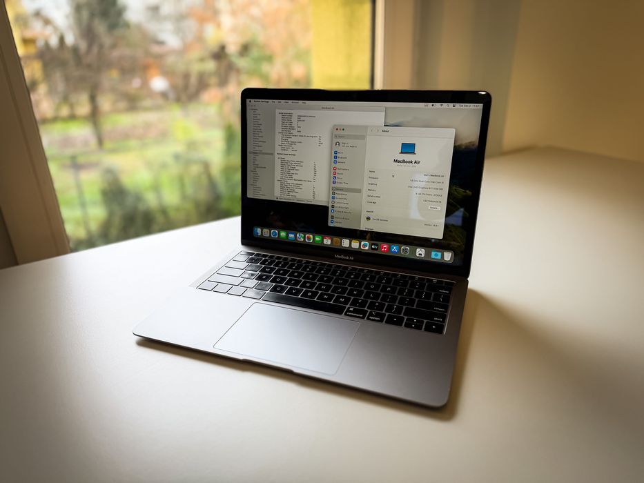  MacBook Air Retina 13", 2018 1.6 GHz i5, 8GB RAM, 256GB SSD - A1932