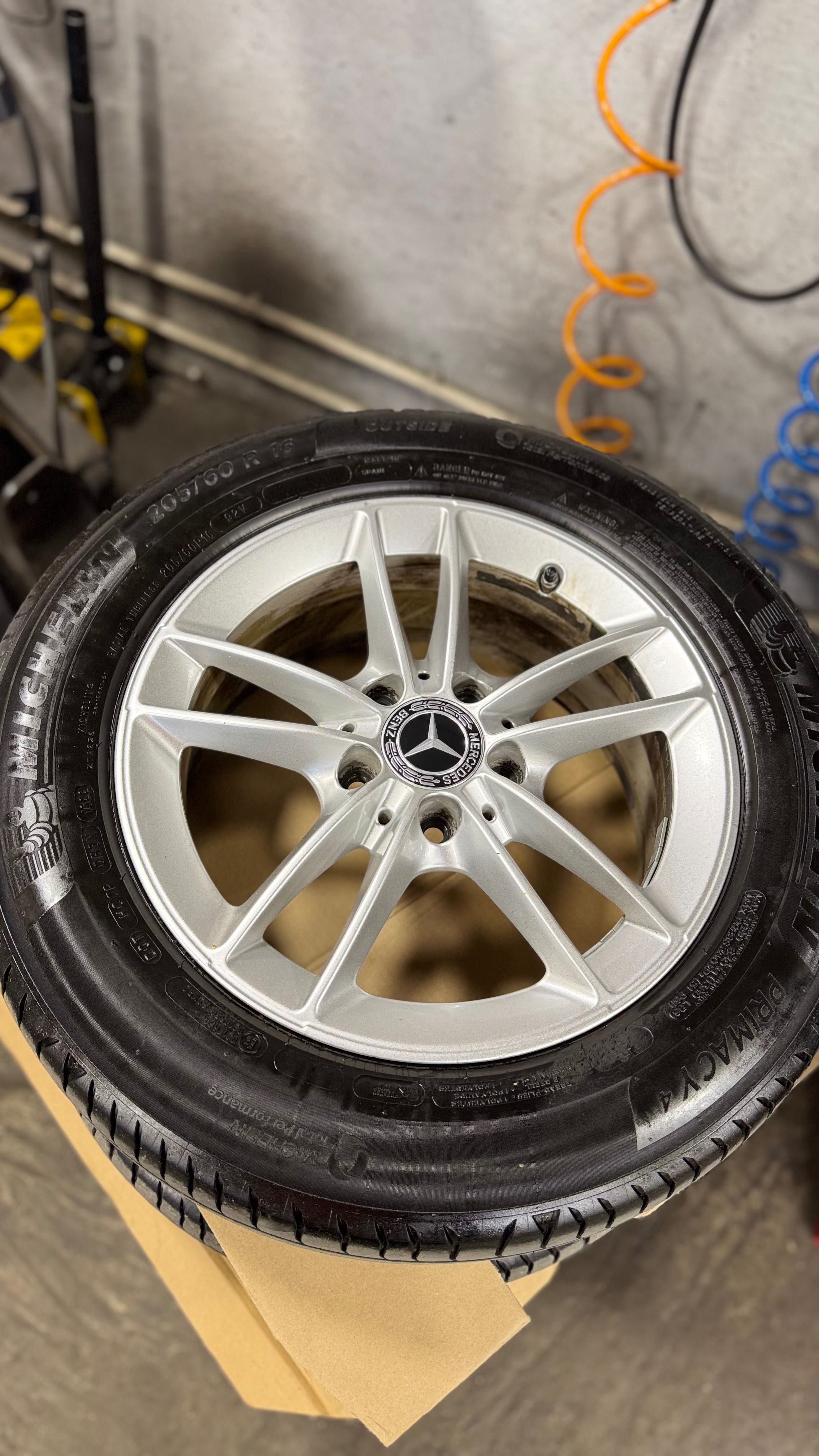 Jante 16 inch originale Mercedes si anvelope de vara Michelin Primacy4