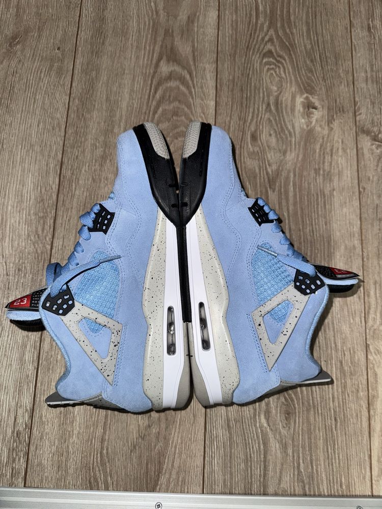 Jordan 4 Univeristy Blue UNC