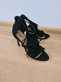 Обувки-черен велур