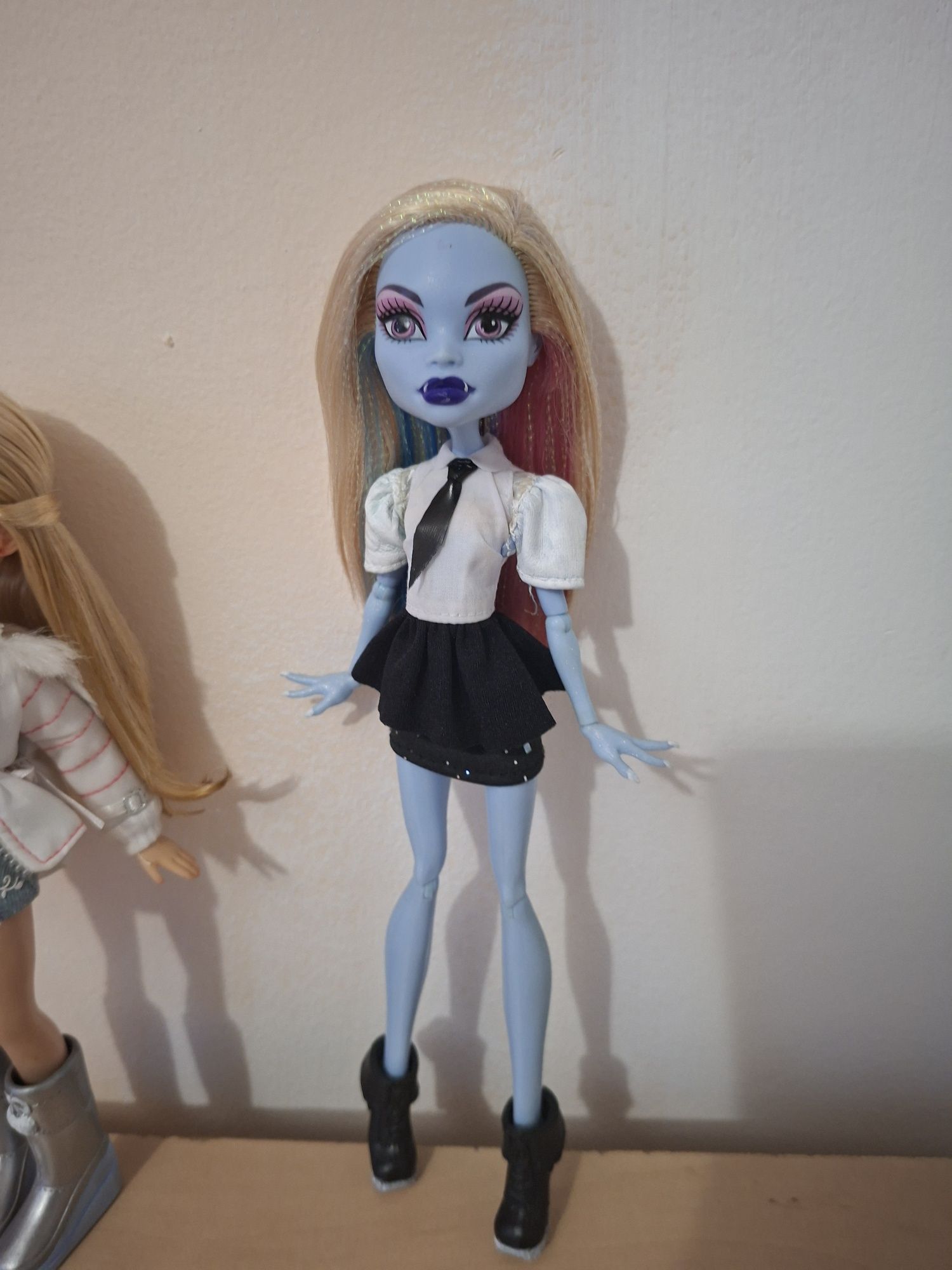 Rainbow high , Bratz , Monster High Кукли
