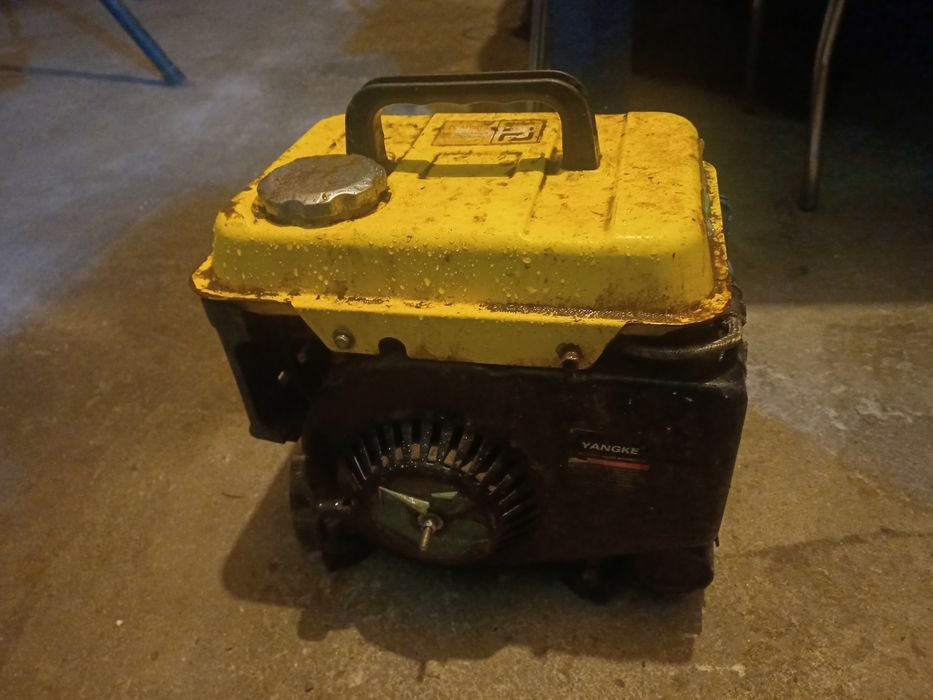 Generator mic nu sa mai folosit trebui curățat carburatorul 150 lei