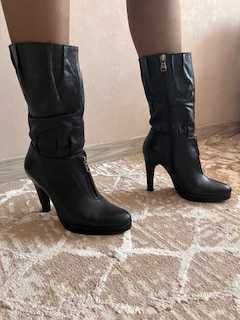 Кожаные  сапожки на каблуке