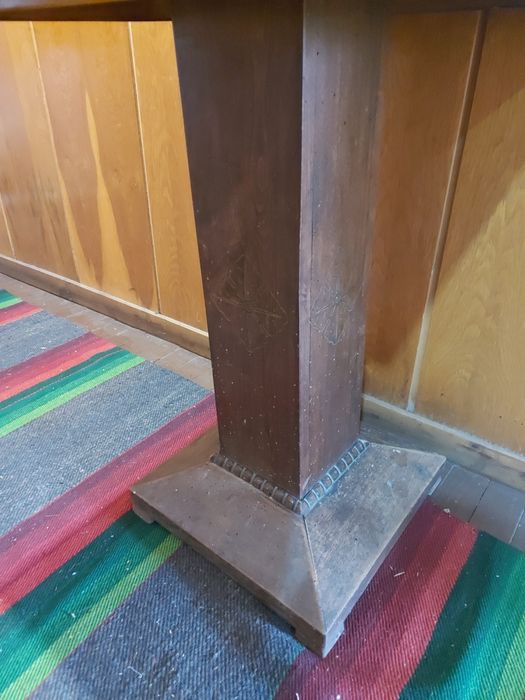 Стара дъбова маса , уникалност и стил