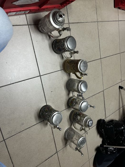 Vand set 8 halbe bere germane cu capac metalic stare excelenta