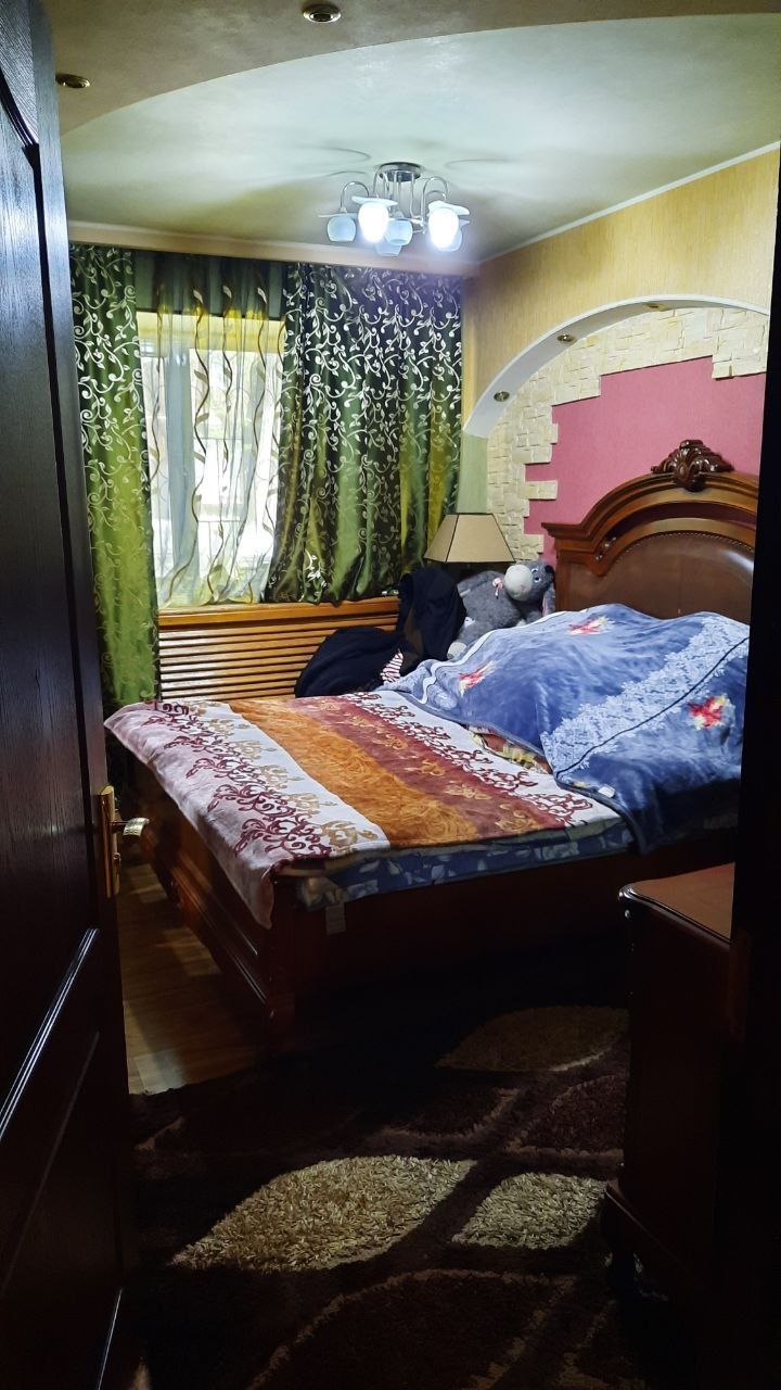 Продам чиланзар 23.  Трёх комнатная.  Балкон 2*6