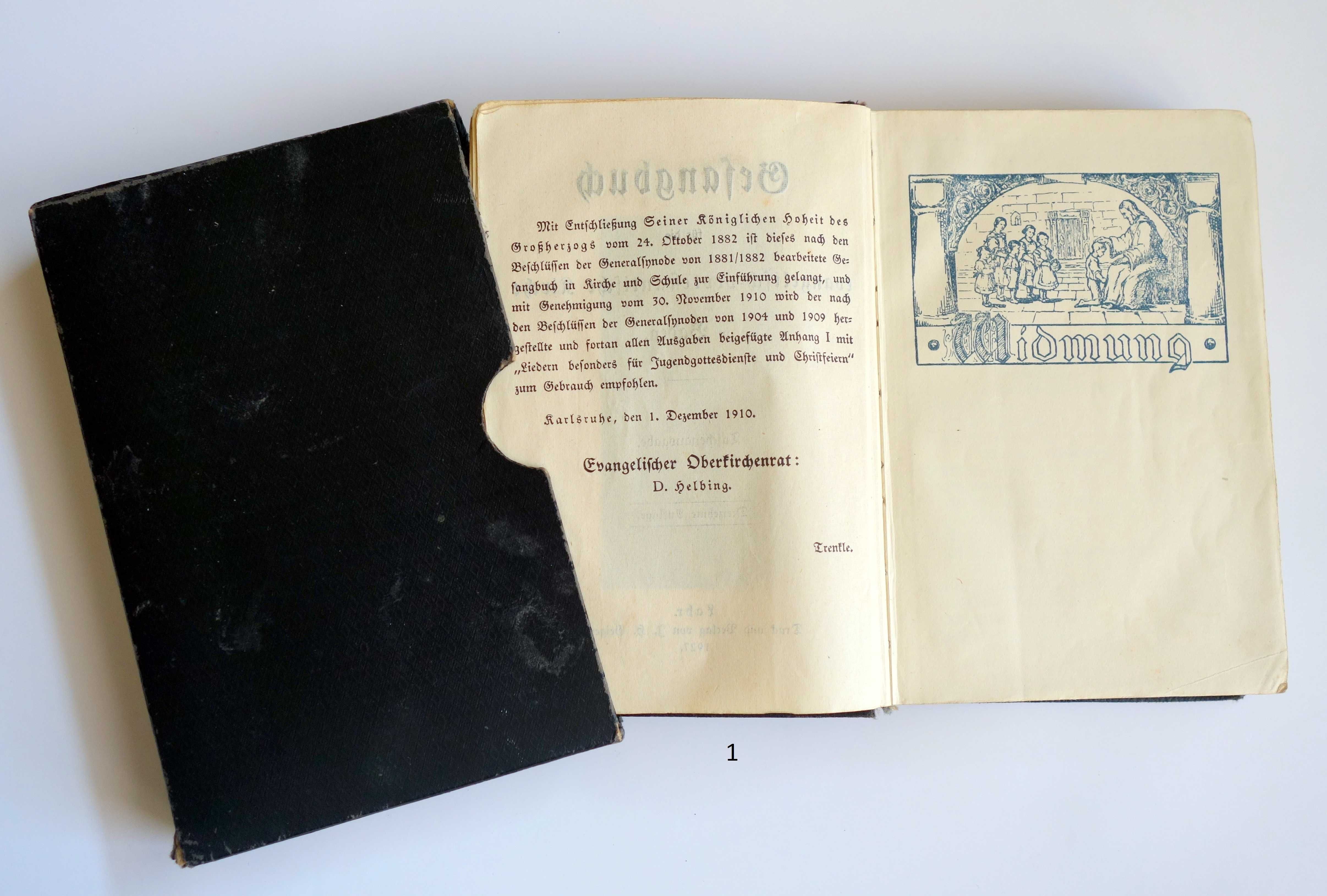 Три книги с химни на немски език