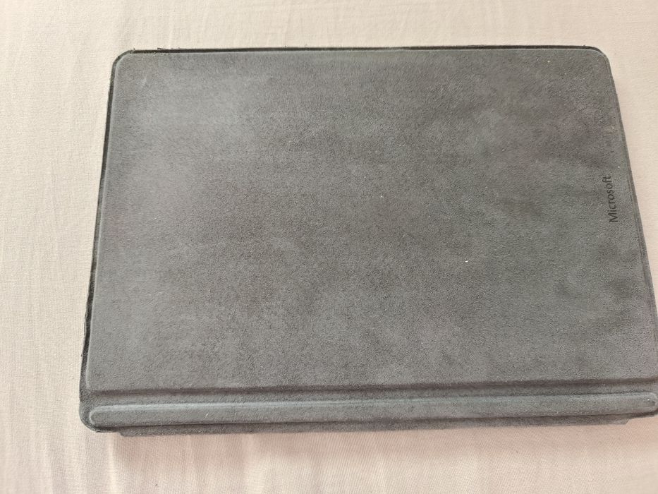 Microsoft surface go, 128gb, 8gb ram, intel 4415y, tastatura originala