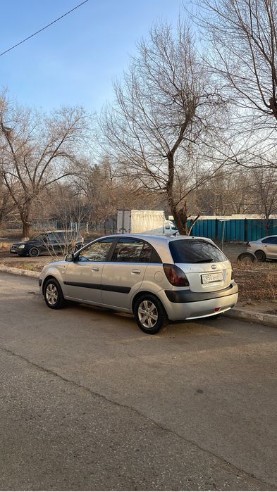 Kia rio 1.4 2009 год с кондером