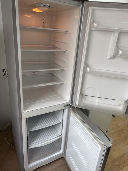 Холодильник Samsung