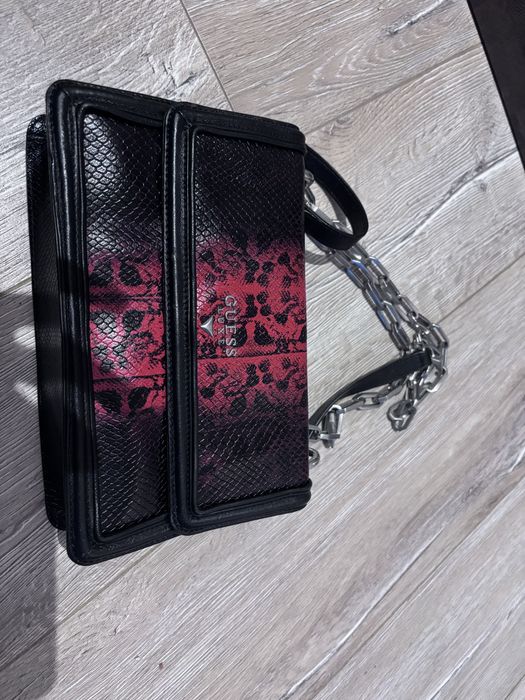 Чанта Guess черна