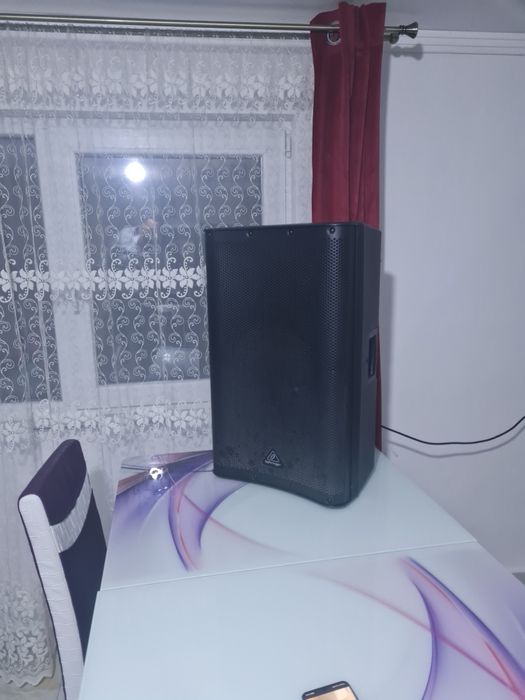 Vând boxa belinger este cu Bluetooth activa