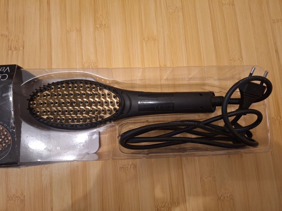 Perie pentru indreptat parul