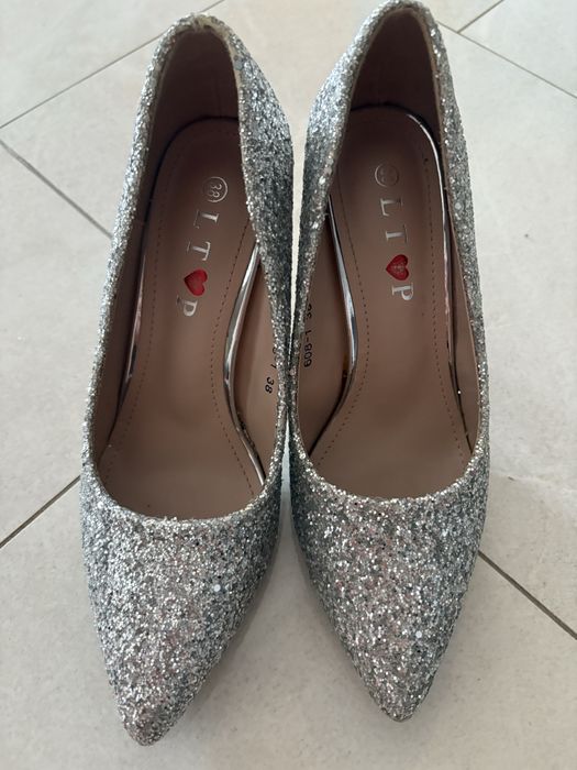Pantofi stiletto
