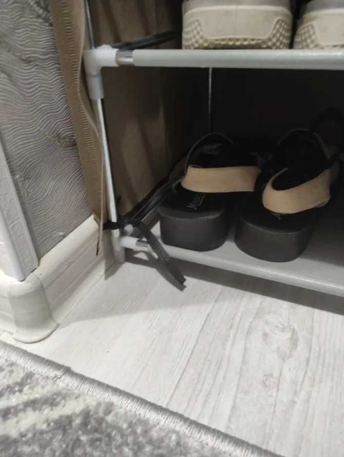 Гардероб от плат в коридора, багажник за обувки за съхранение на неща
