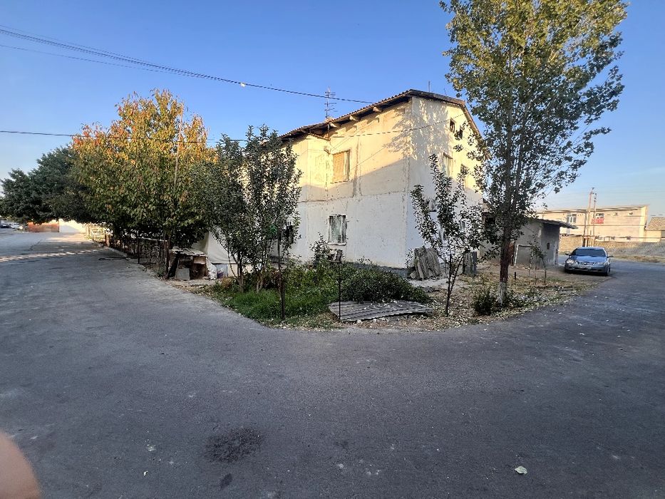 Uy sotiladi 1 xonali arzon va shnam