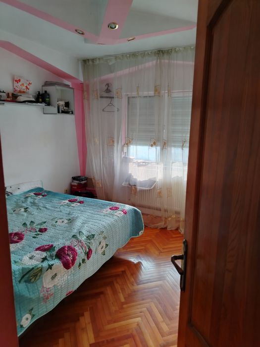 Vând apartament cu 3 camere
